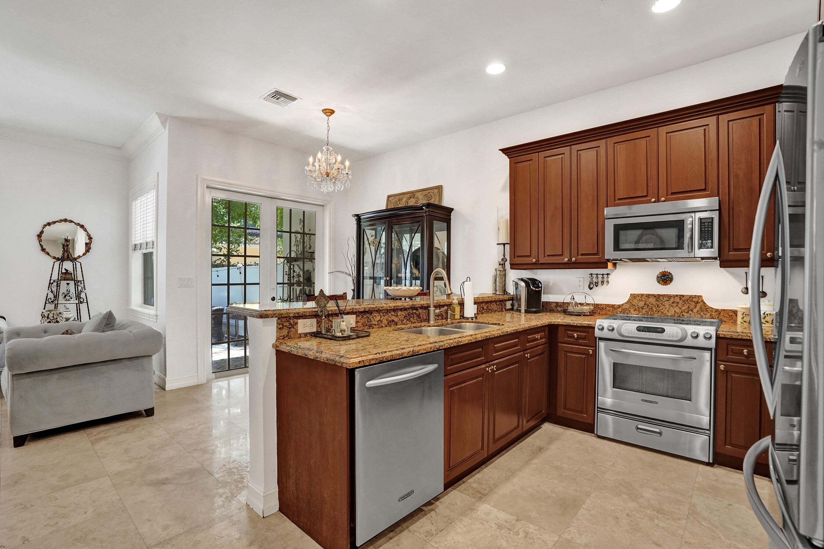 1127 N Victoria Park Road