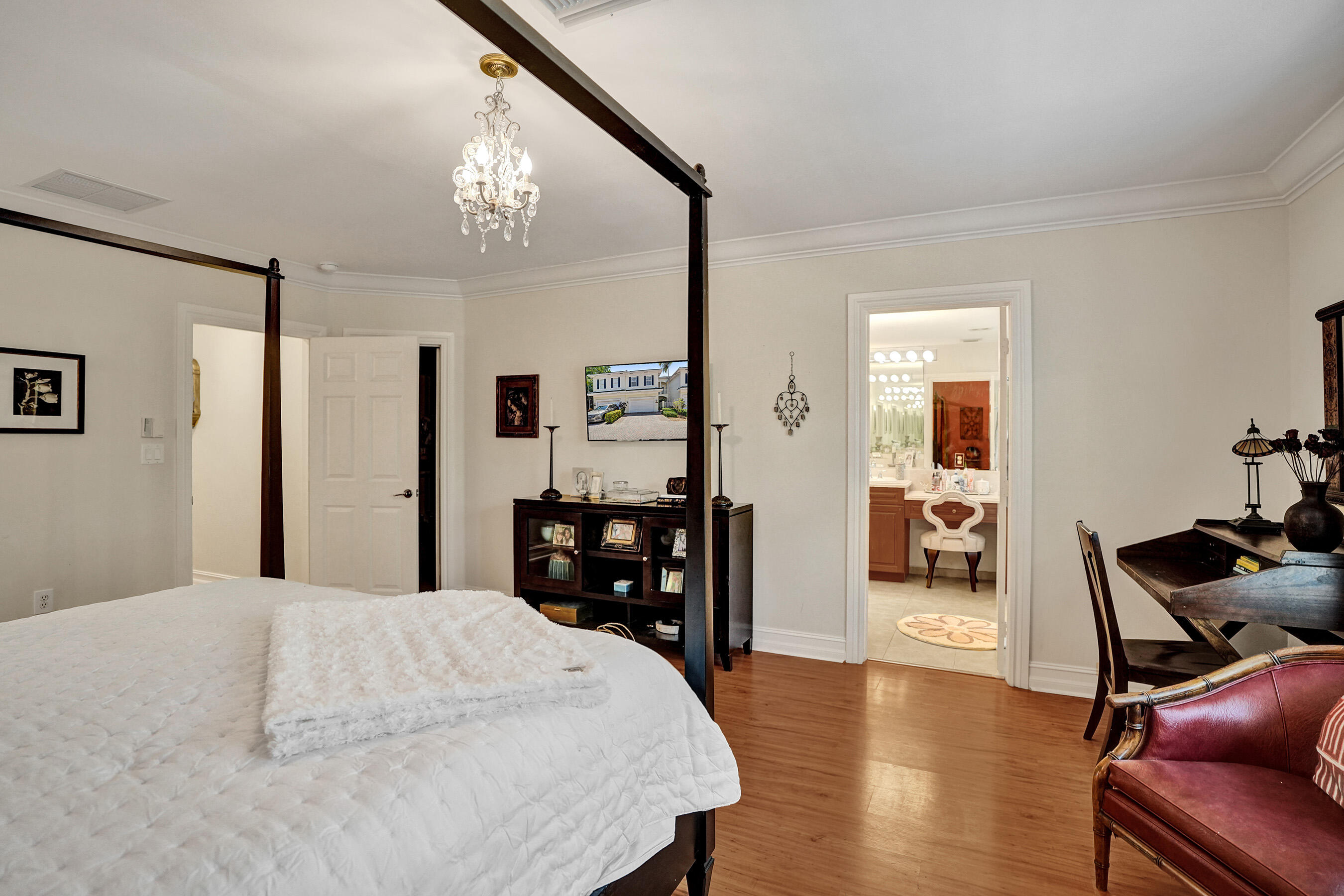 1127 N Victoria Park Road
