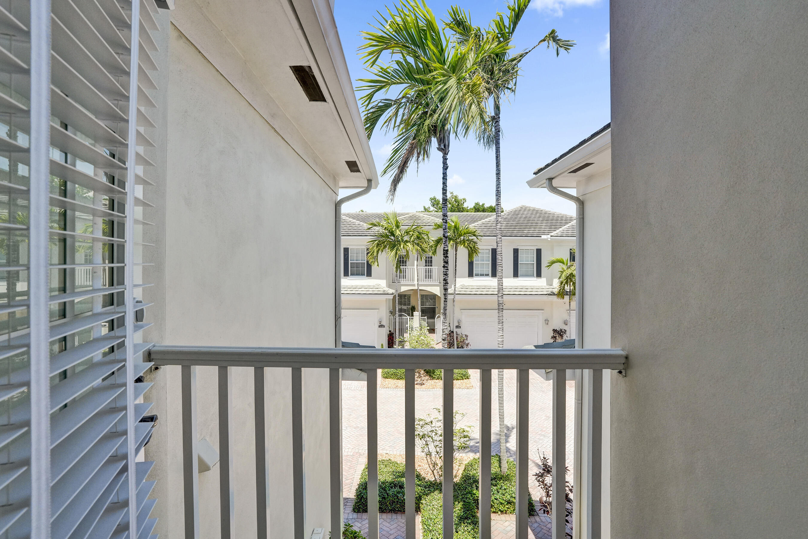 1127 N Victoria Park Road