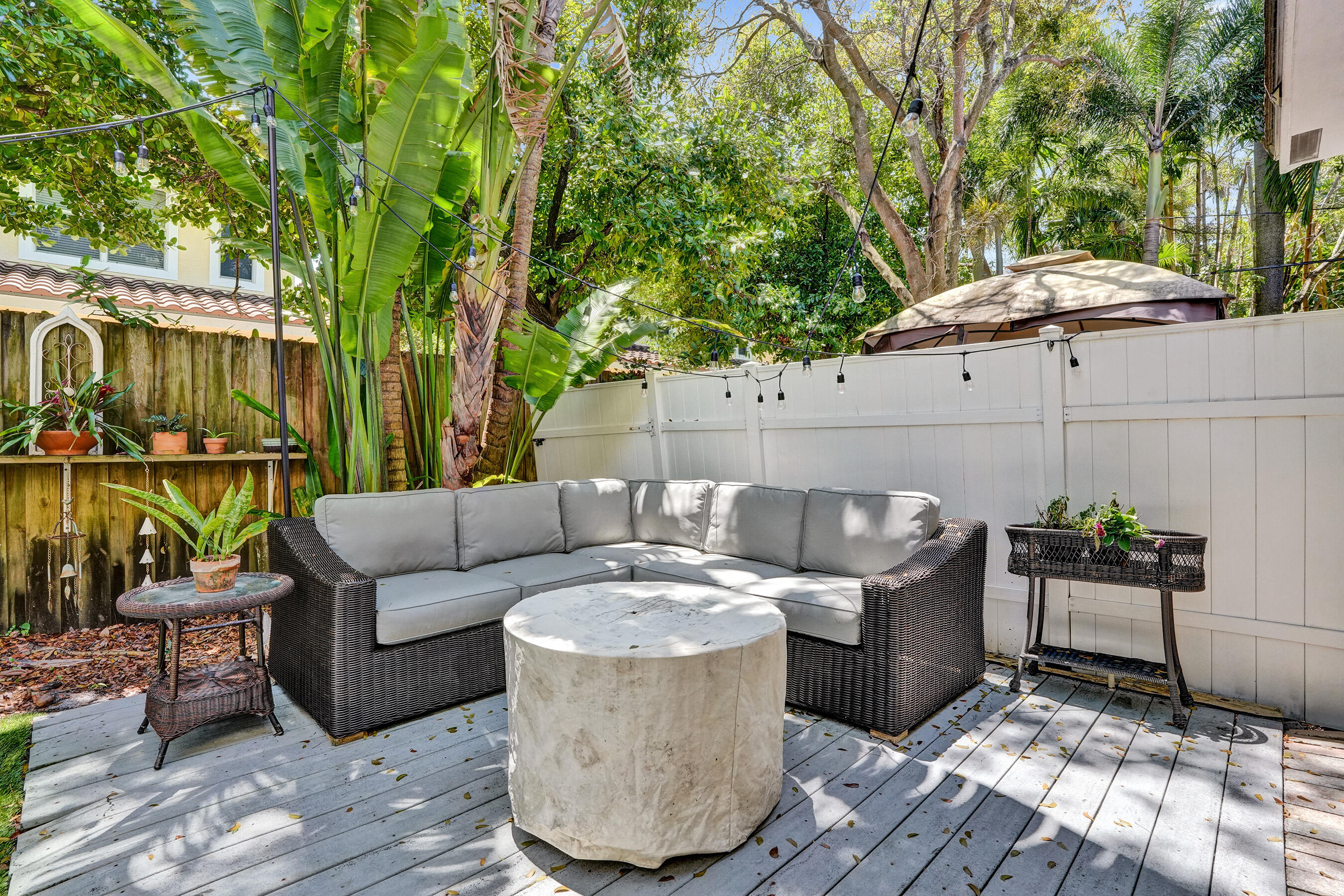 1127 N Victoria Park Road