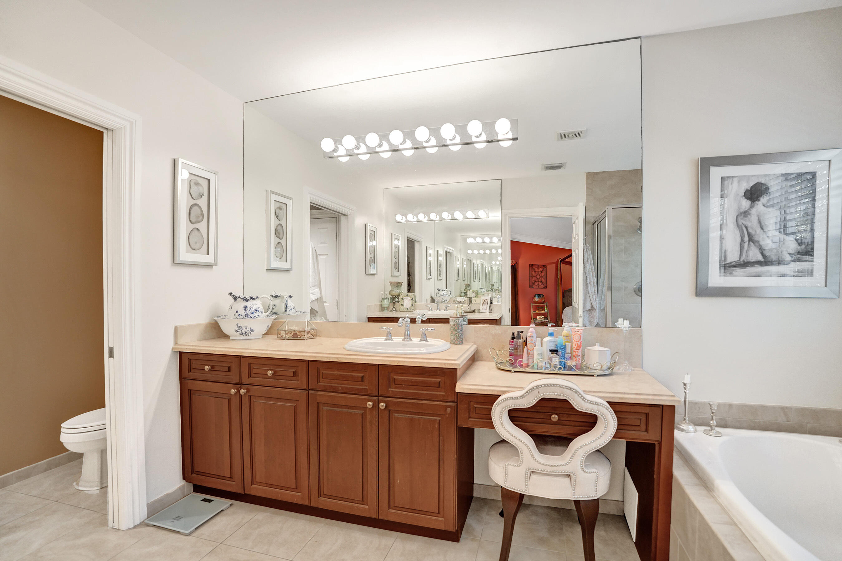 1127 N Victoria Park Road