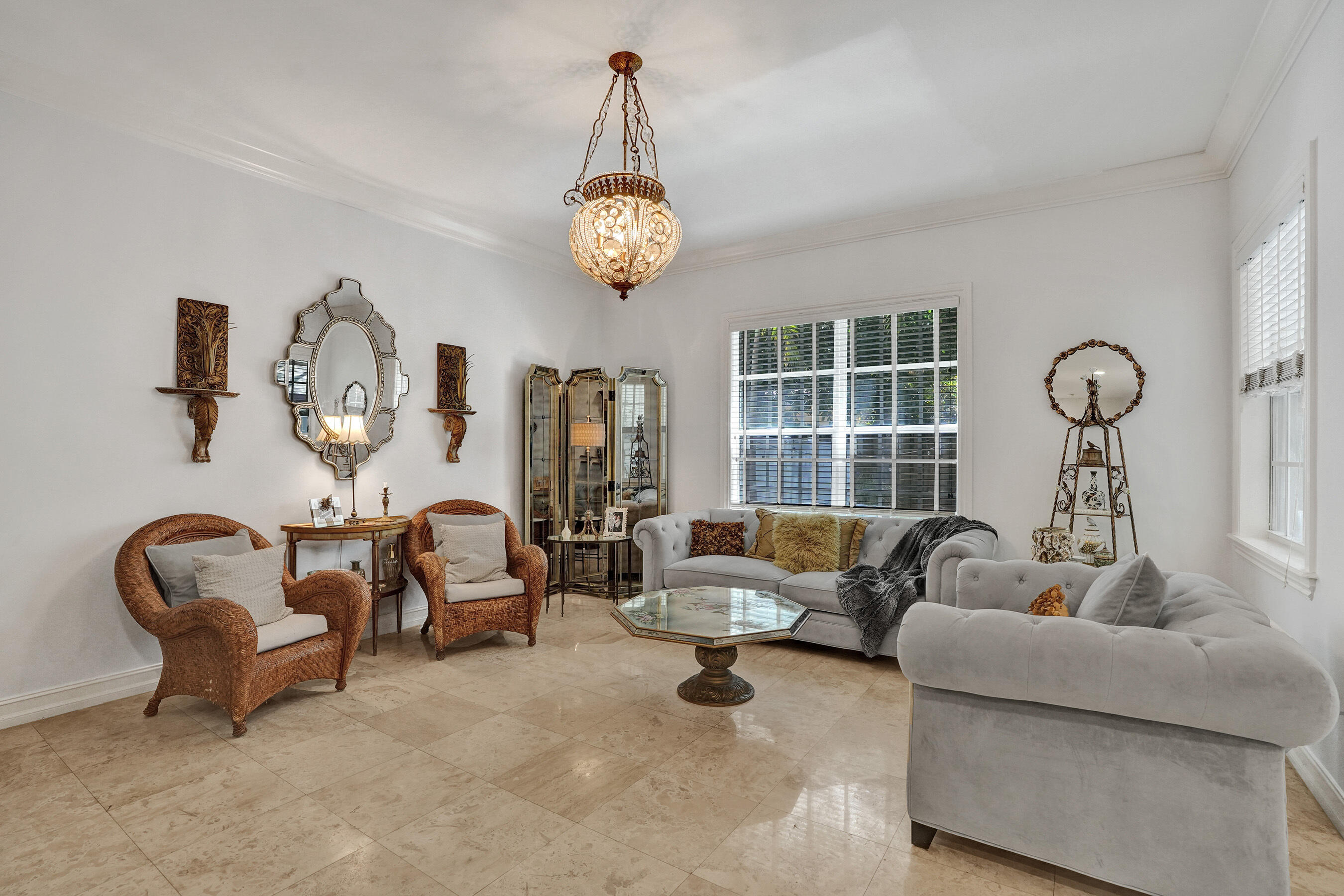 1127 N Victoria Park Road