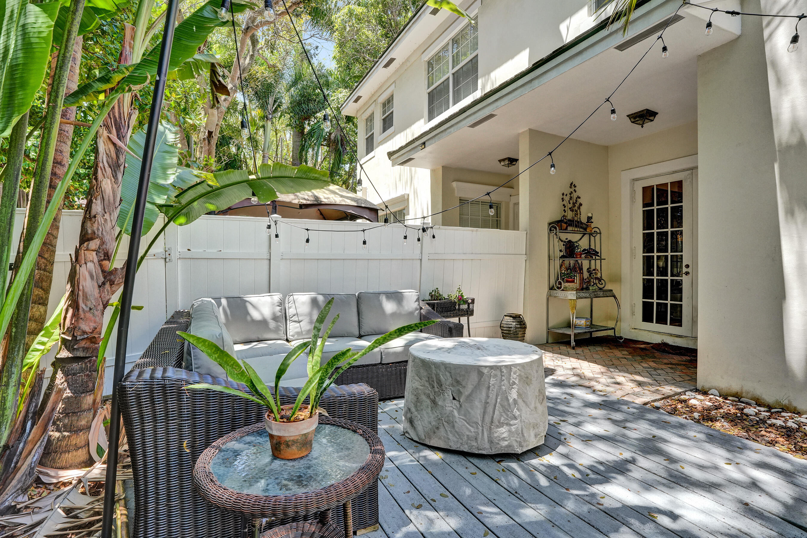 1127 N Victoria Park Road