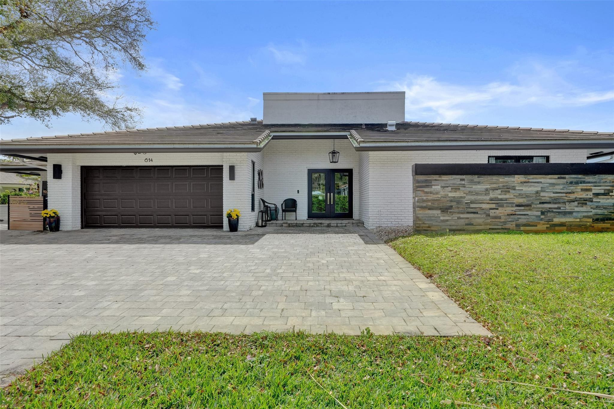 614 W LAKEWOODE Circle W