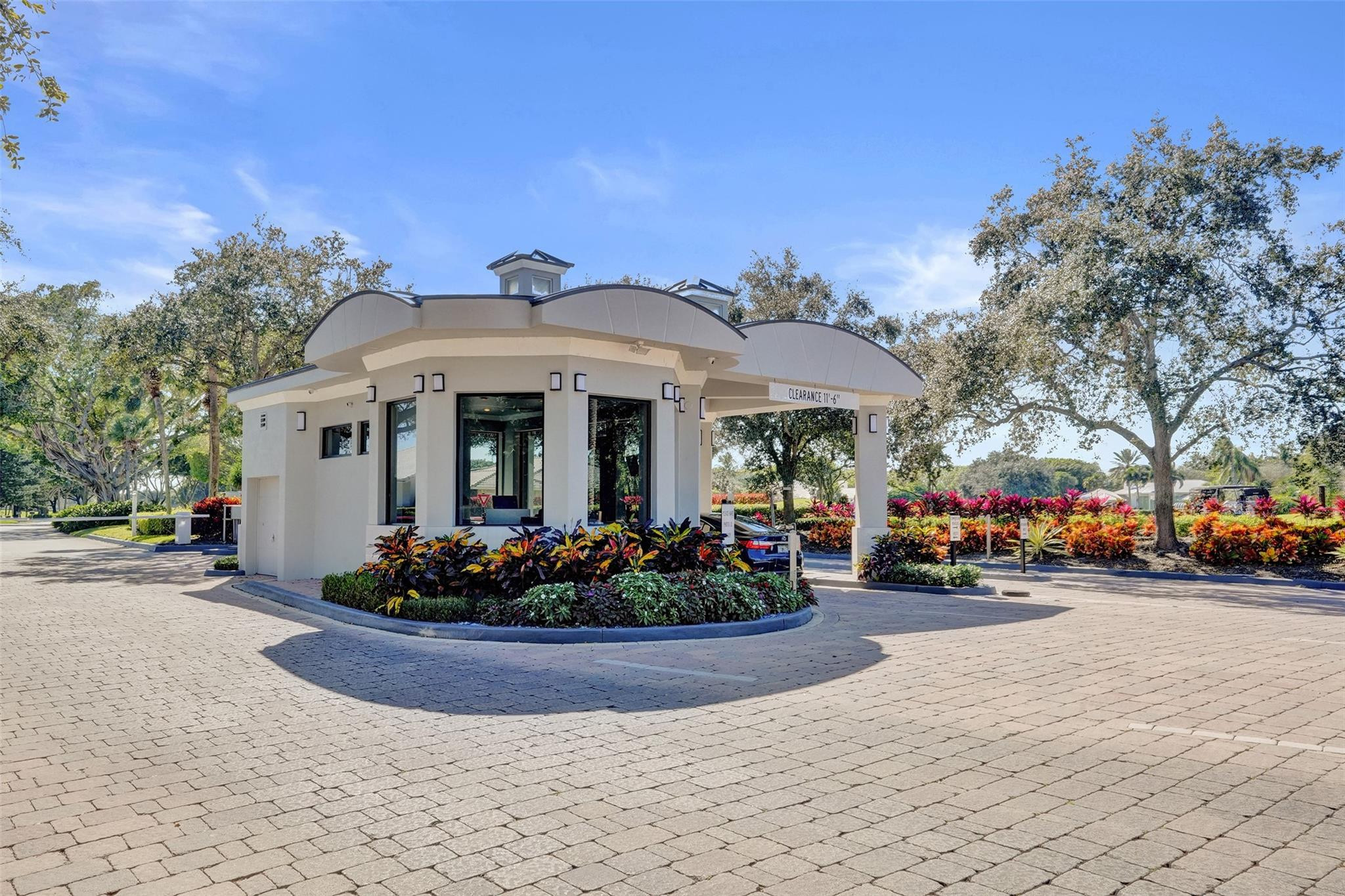 614 W LAKEWOODE Circle W