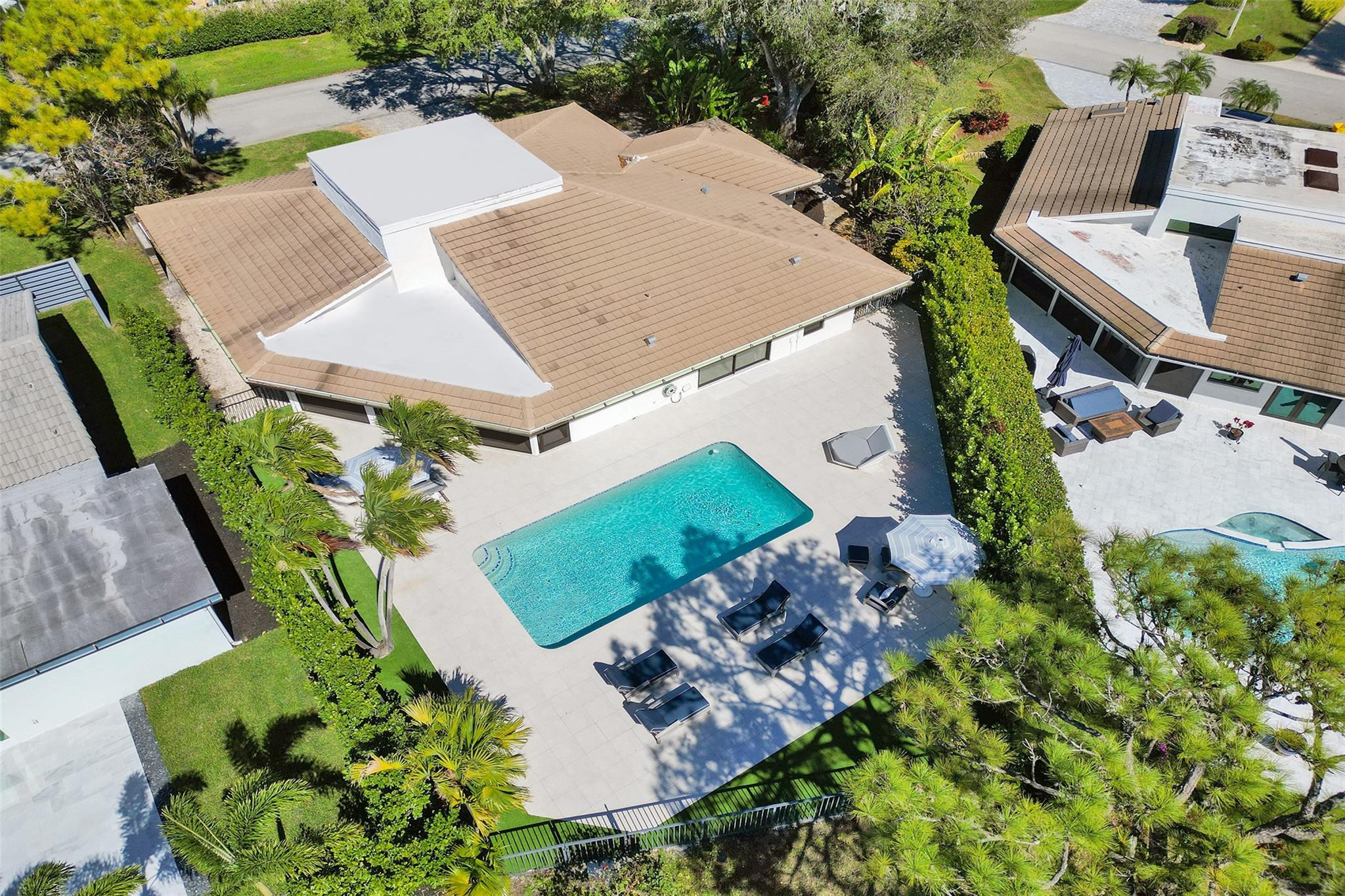614 W LAKEWOODE Circle W