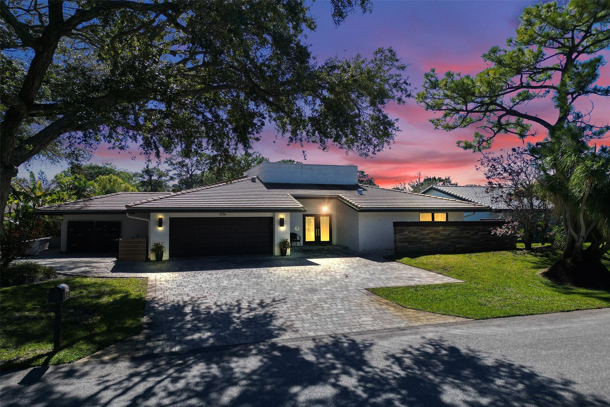 614 W LAKEWOODE Circle W