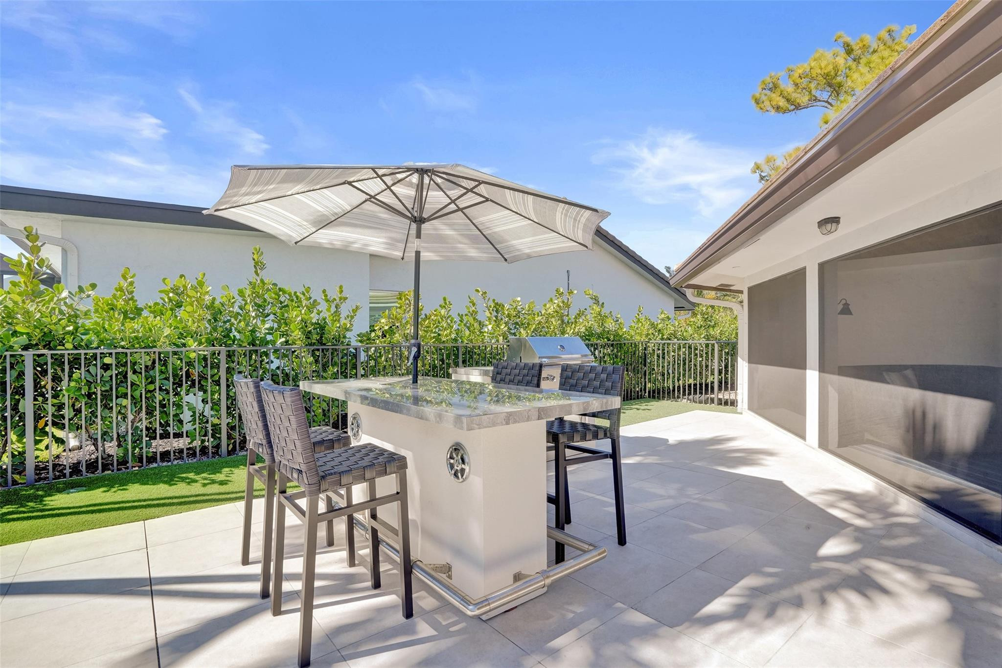 614 W LAKEWOODE Circle W