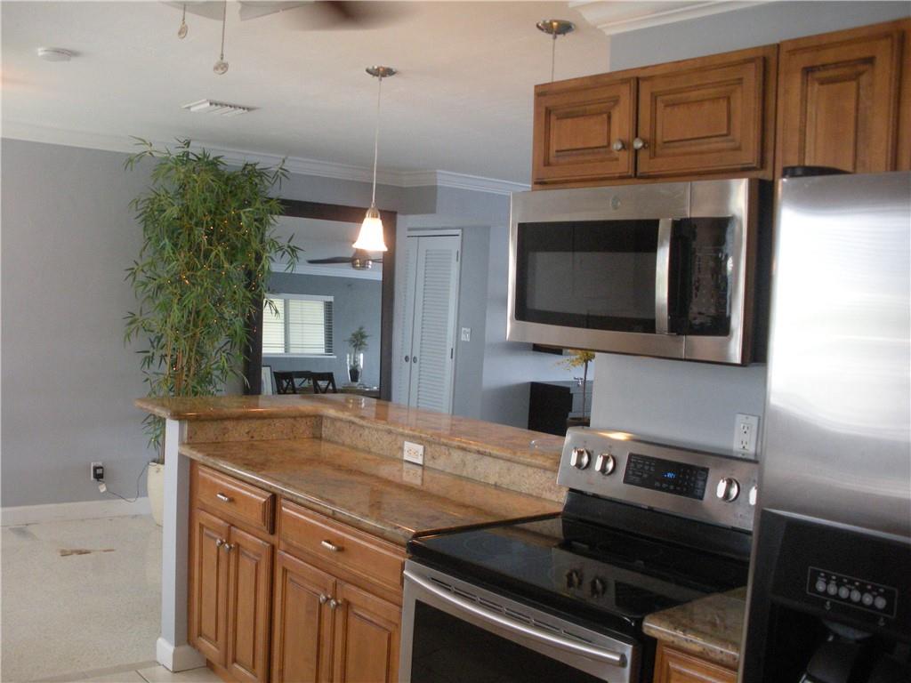 711 Bayshore Dr 302