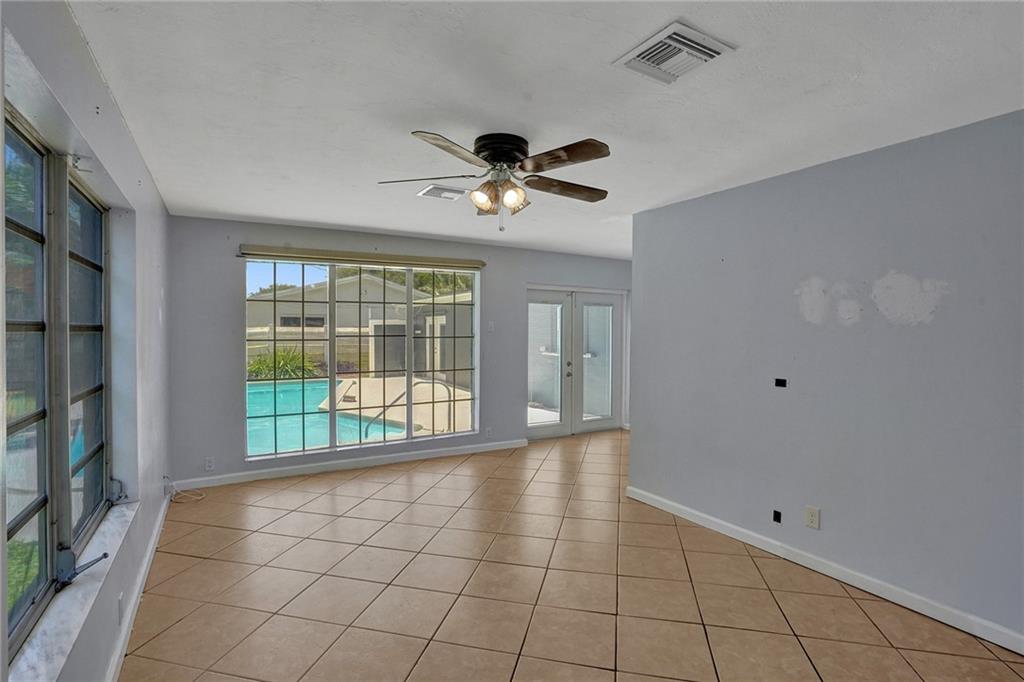 407 S 56th Ter