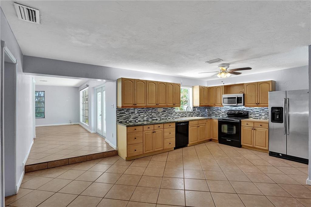 407 S 56th Ter