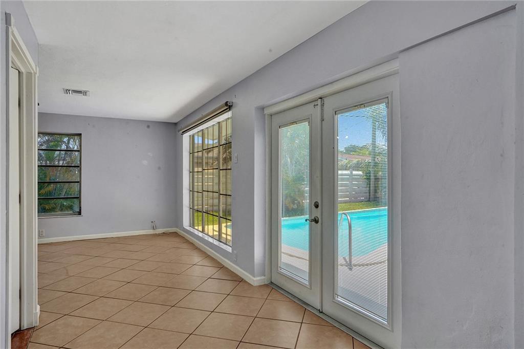 407 S 56th Ter