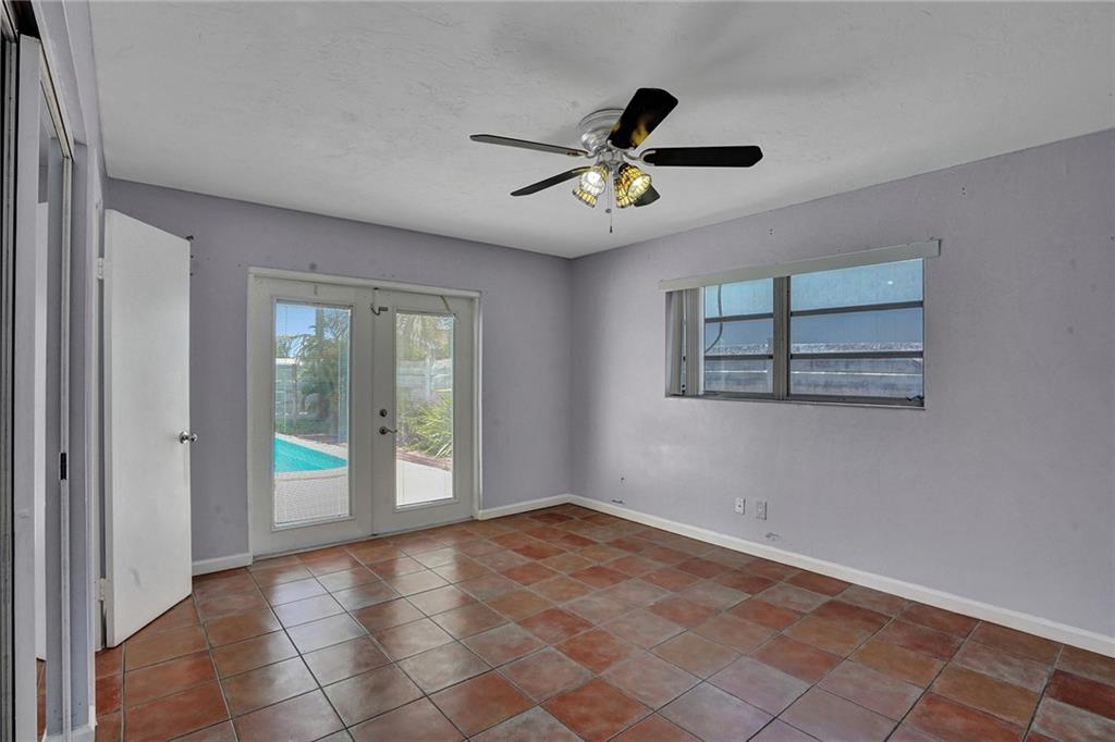 407 S 56th Ter