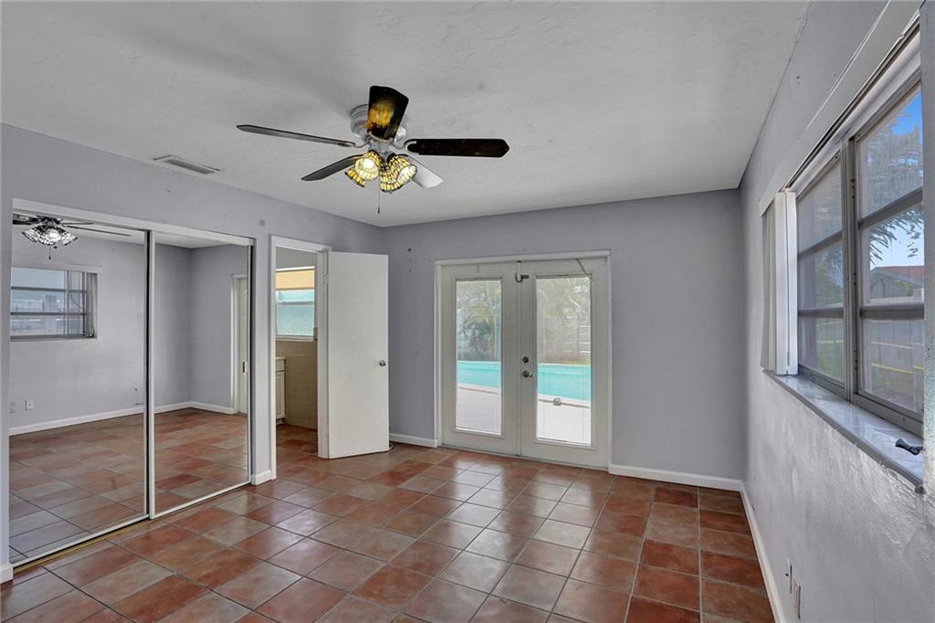 407 S 56th Ter