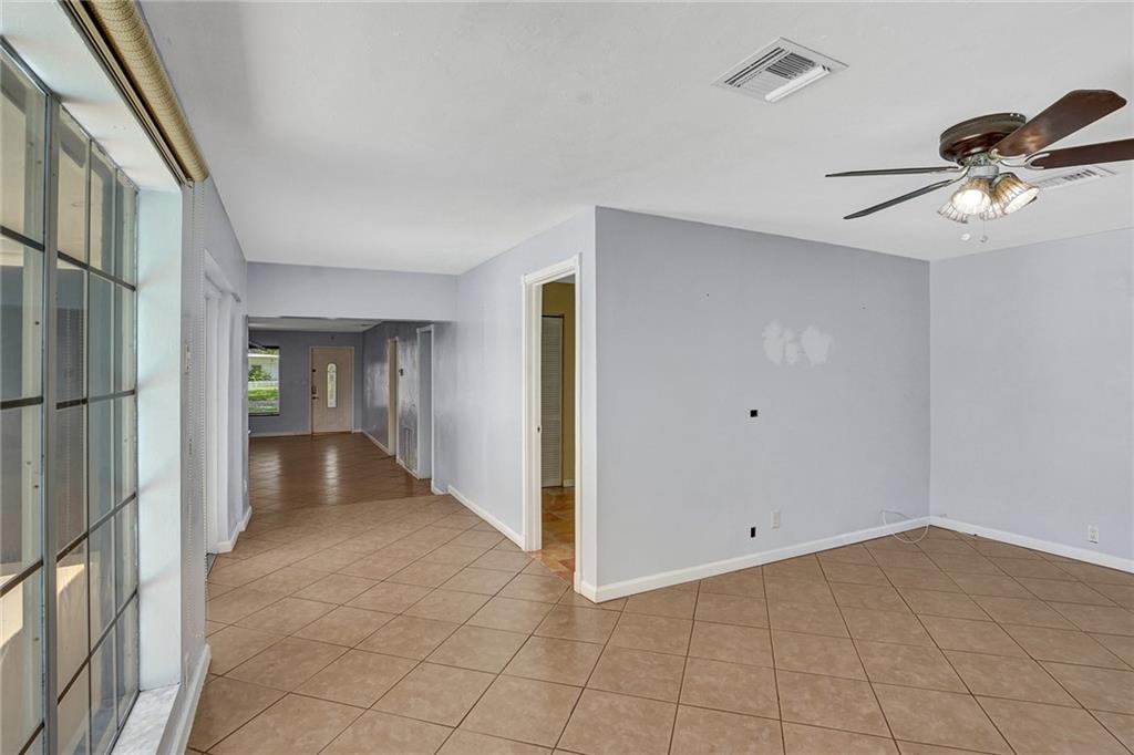 407 S 56th Ter