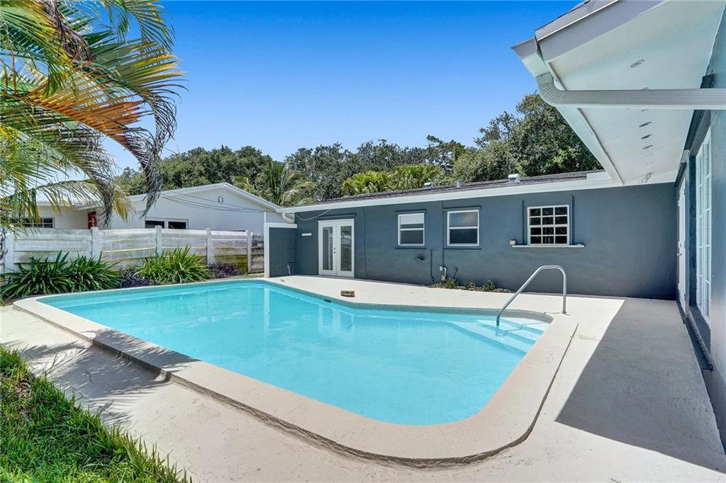 407 S 56th Ter