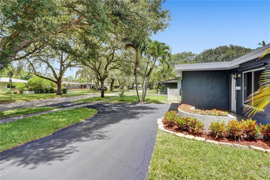 407 S 56th Ter