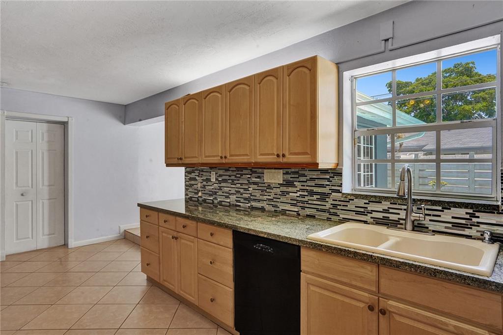 407 S 56th Ter