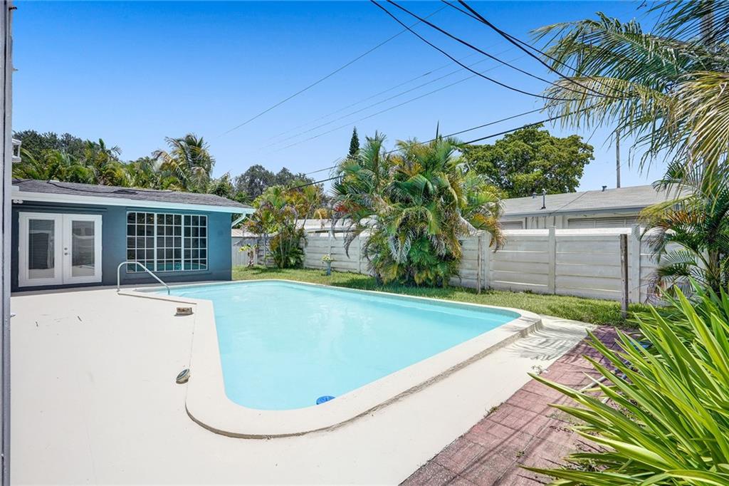 407 S 56th Ter