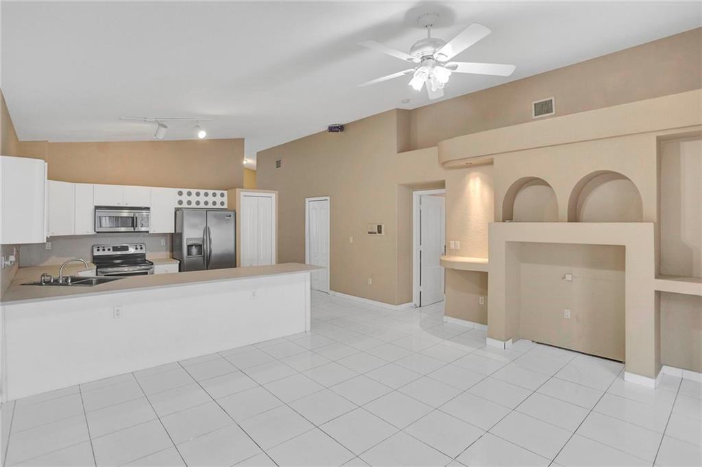 8771 NW 141st Ter