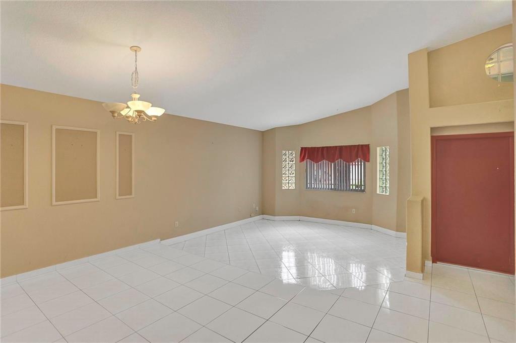 8771 NW 141st Ter