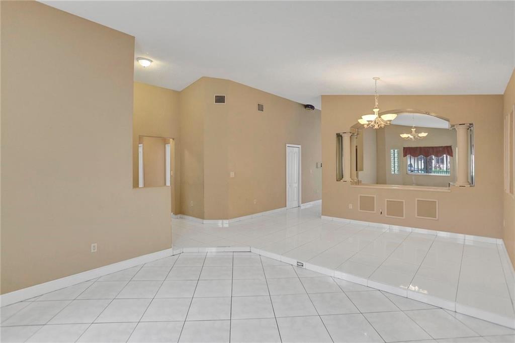 8771 NW 141st Ter