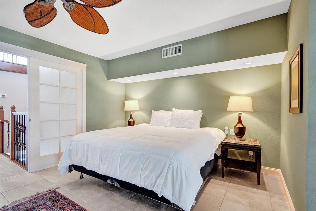 3078 NE 49th Street