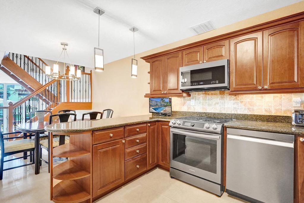 3078 NE 49th Street