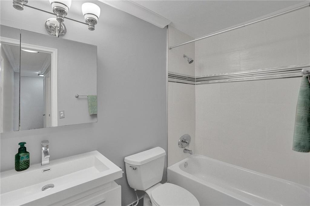 521 N Pine Island Rd 11