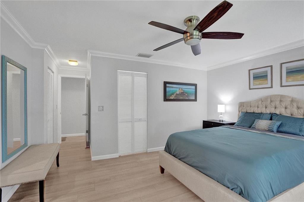 521 N Pine Island Rd 11