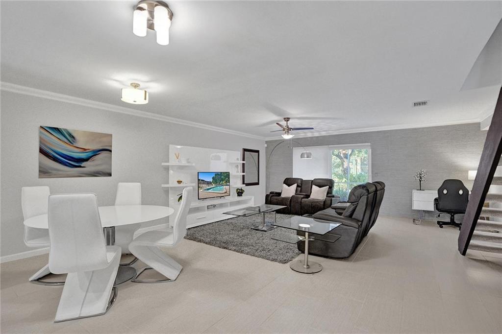 521 N Pine Island Rd 11