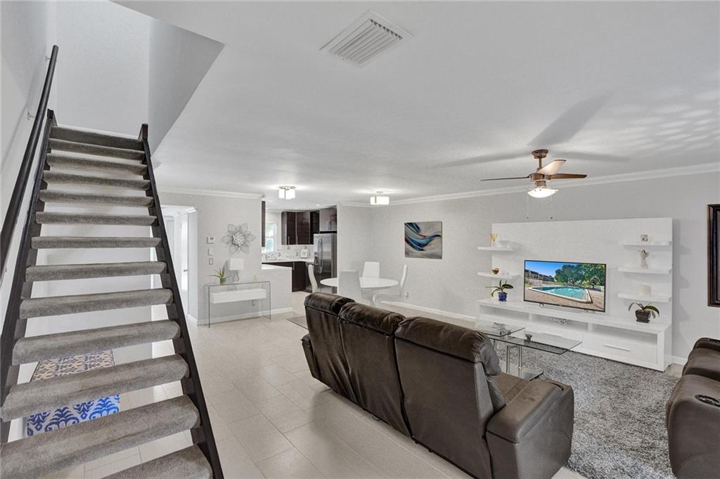 521 N Pine Island Rd 11