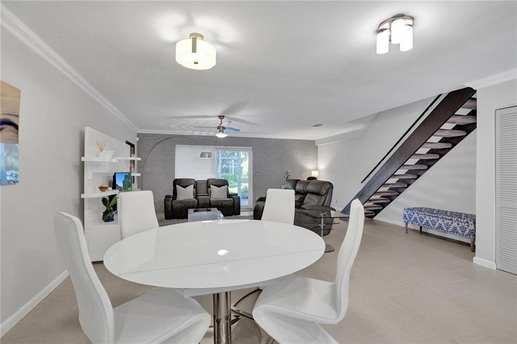 521 N Pine Island Rd 11