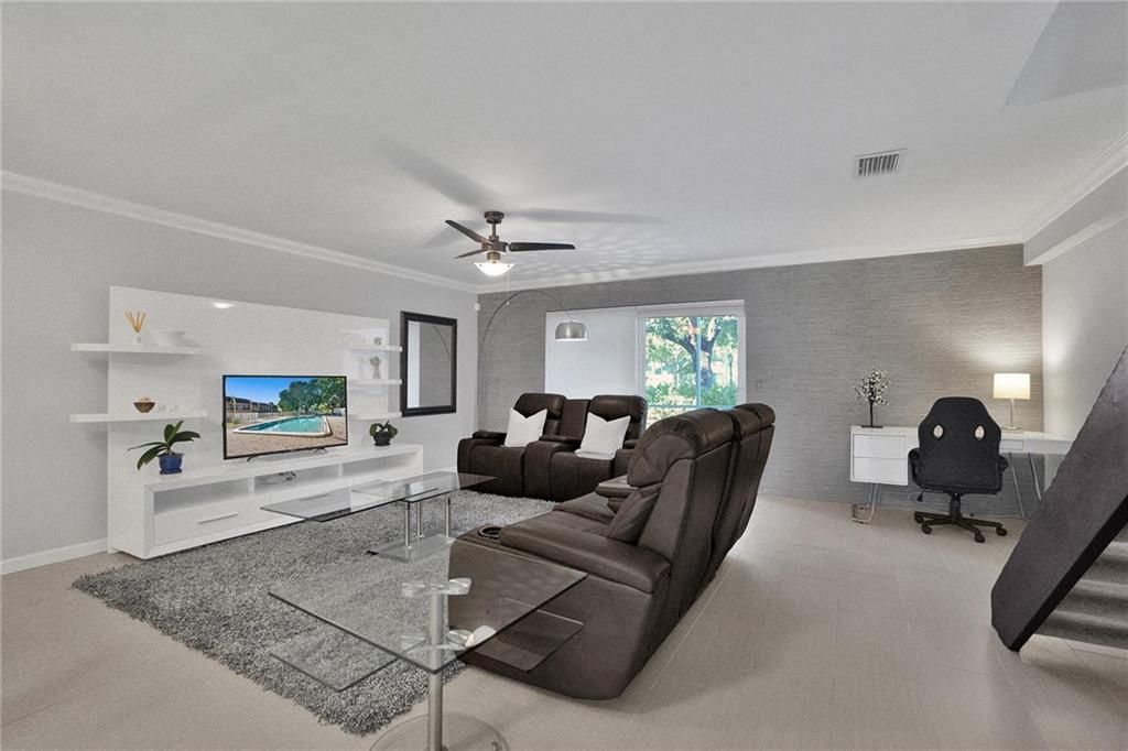 521 N Pine Island Rd 11