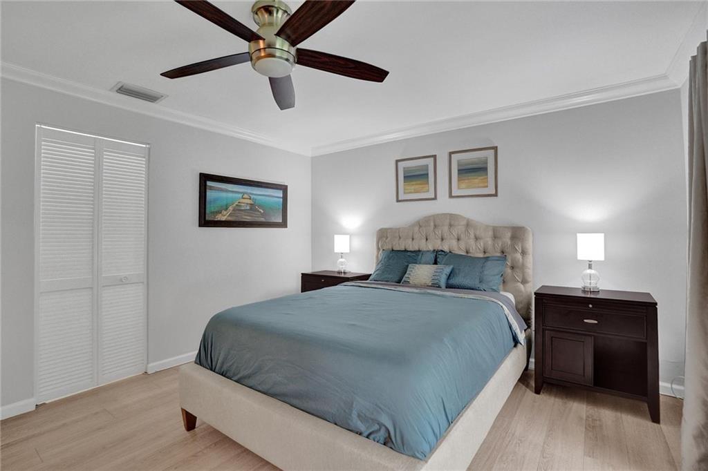 521 N Pine Island Rd 11