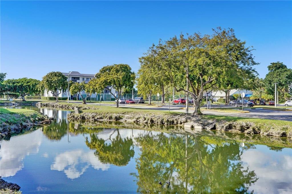 521 N Pine Island Rd 11