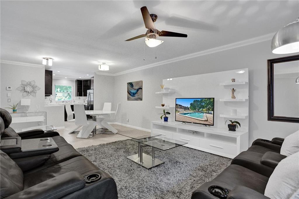 521 N Pine Island Rd 11