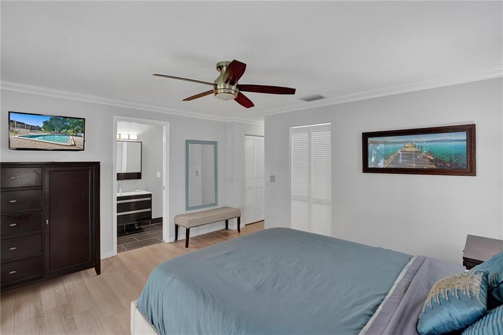 521 N Pine Island Rd 11