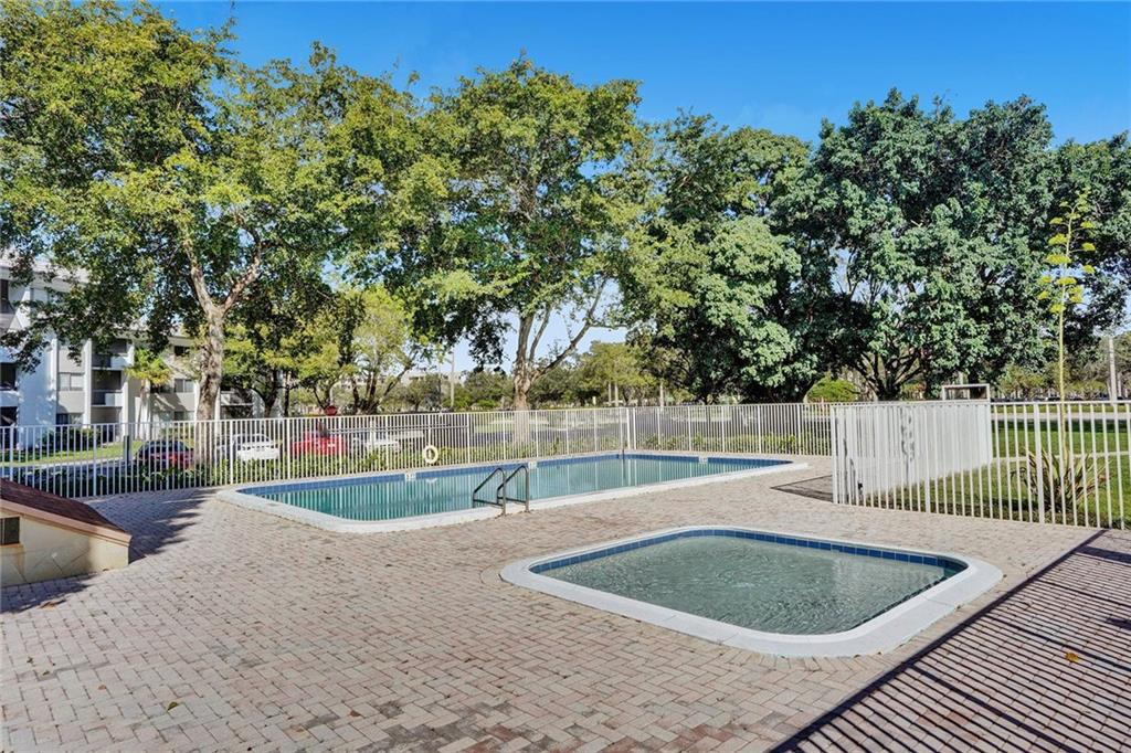521 N Pine Island Rd 11