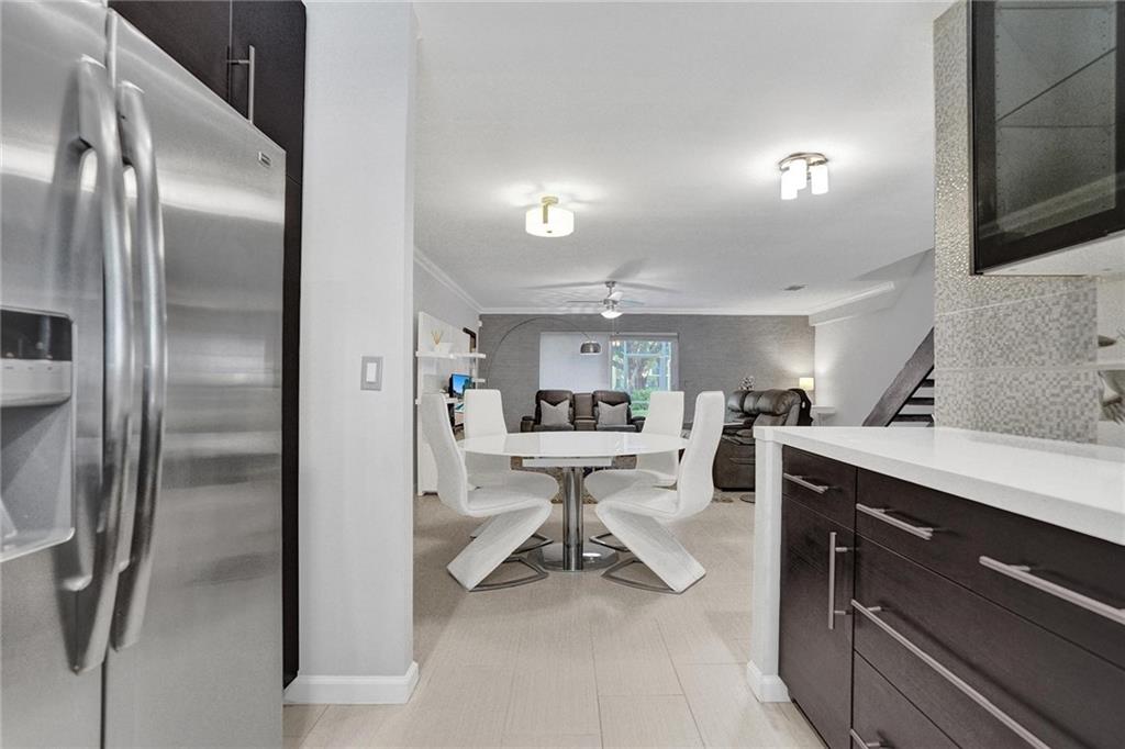 521 N Pine Island Rd 11