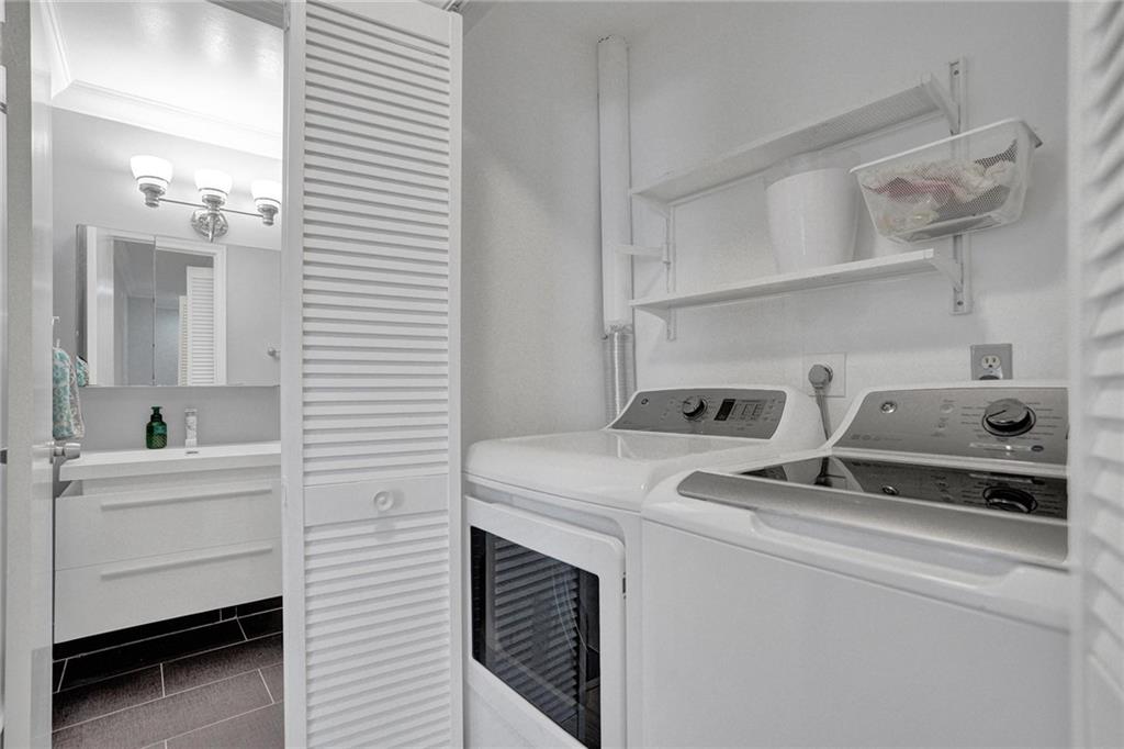 521 N Pine Island Rd 11