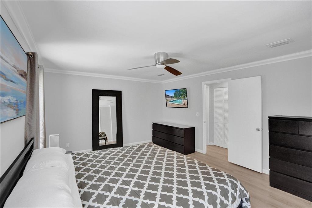 521 N Pine Island Rd 11