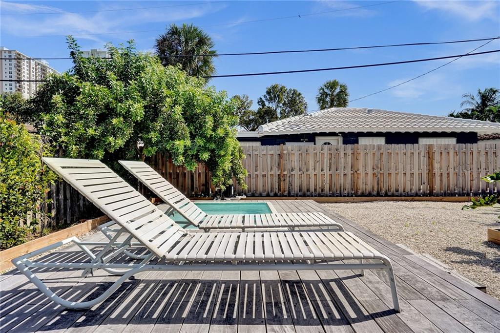 210 S Riverside Dr