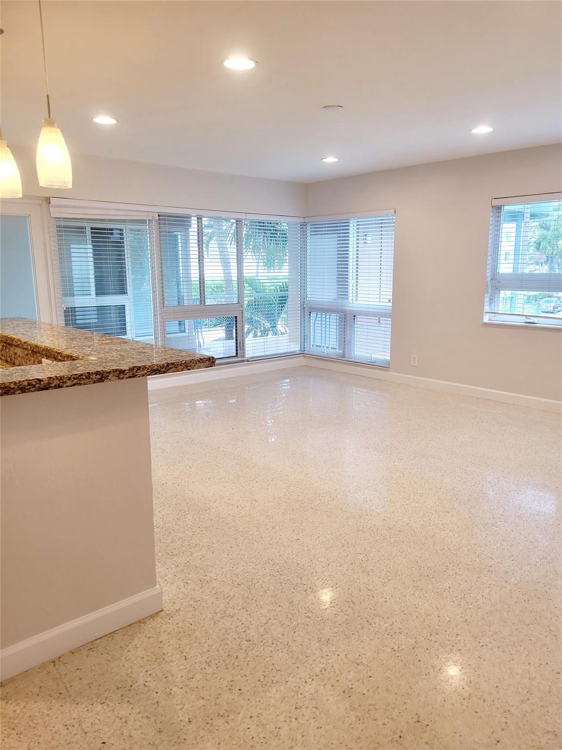711 Bayshore Dr 202