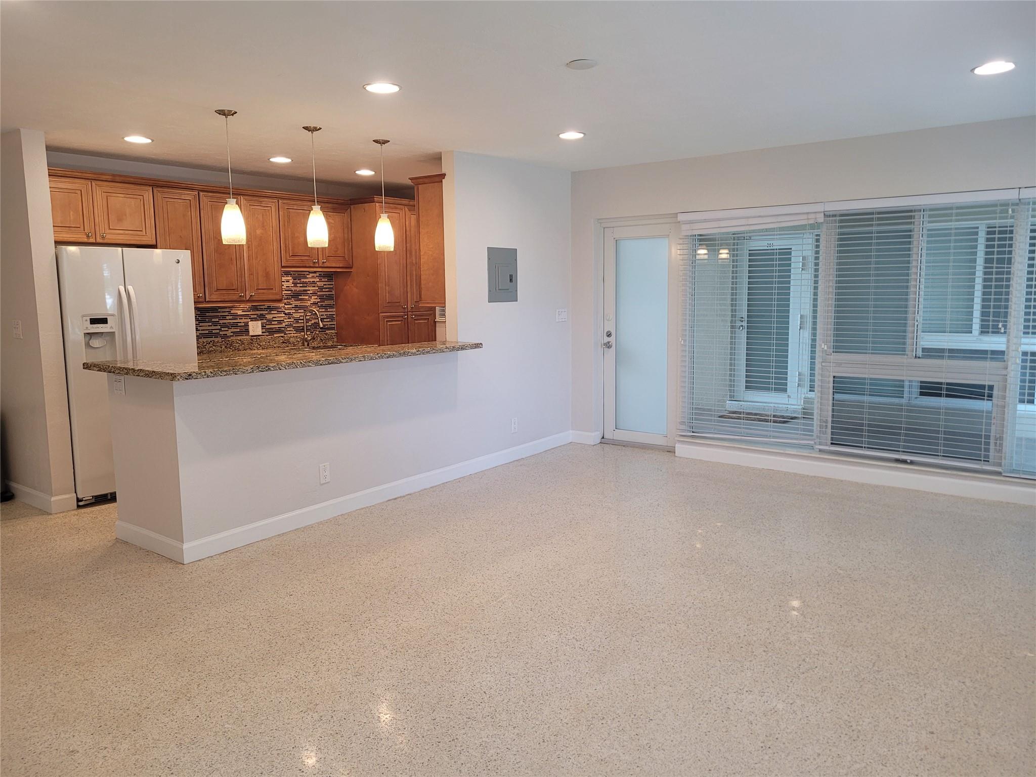 711 Bayshore Dr 202