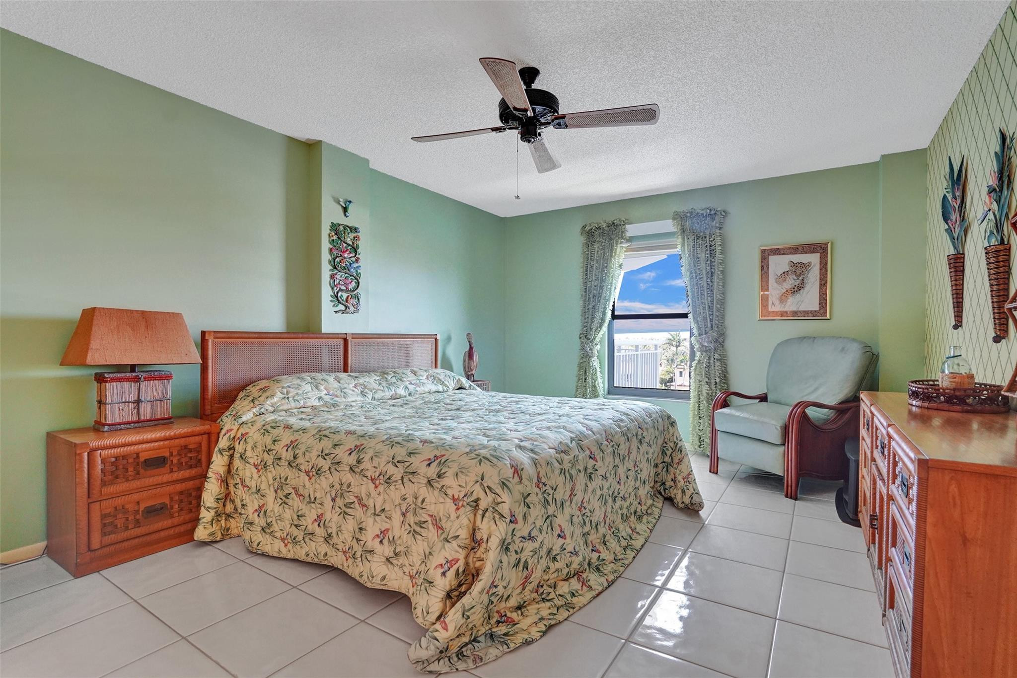 3100 NE 48th St 514