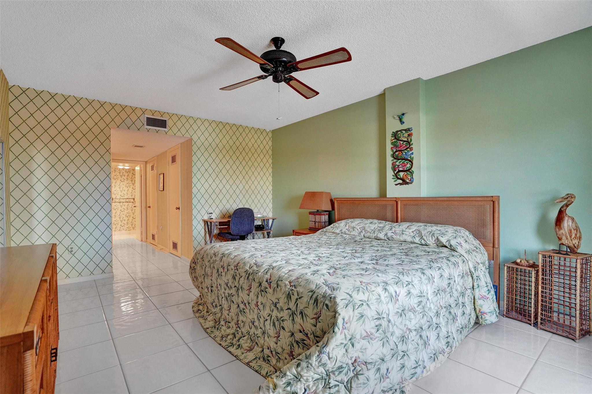 3100 NE 48th St 514
