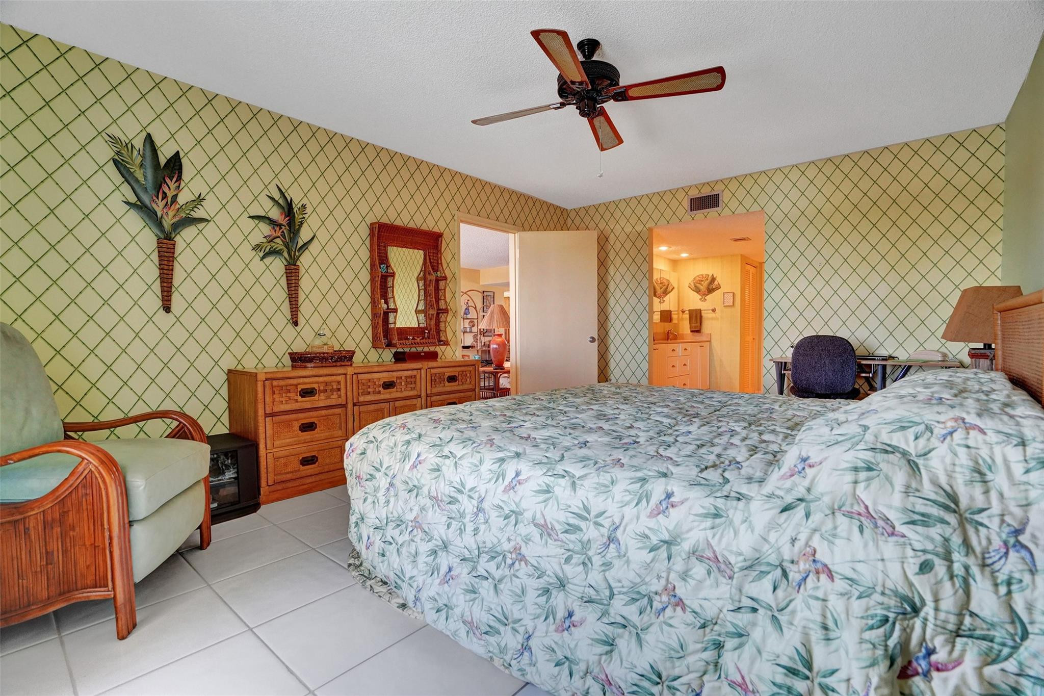 3100 NE 48th St 514