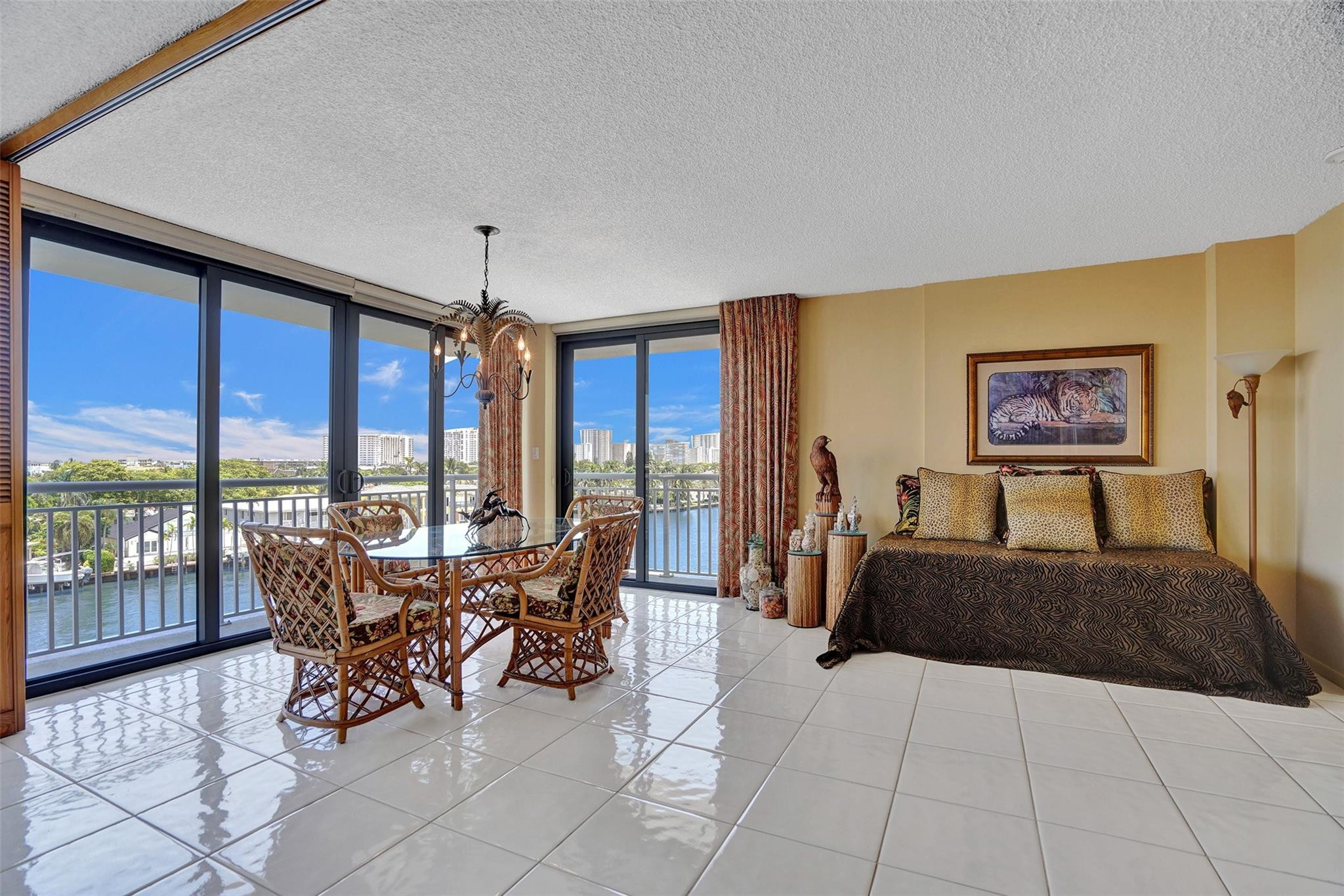 3100 NE 48th St 514