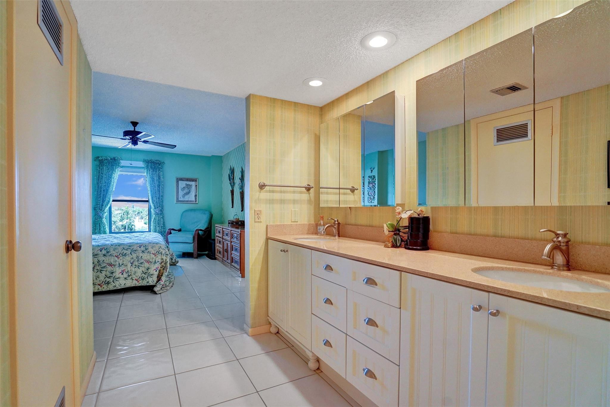 3100 NE 48th St 514